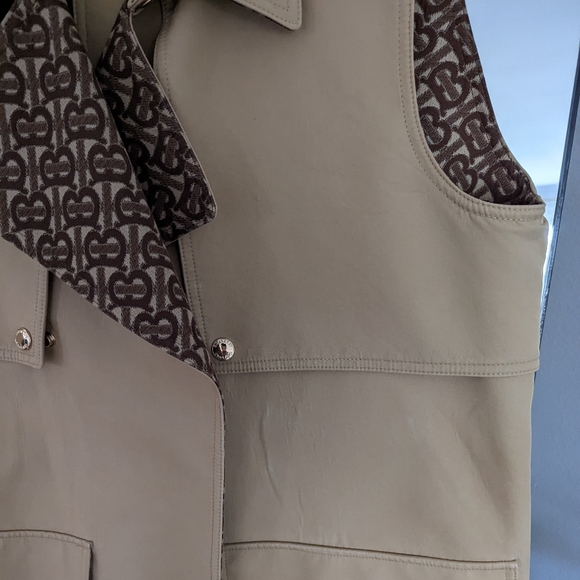 Burberry Trench Vest TB monogram - Picture 8 of 16